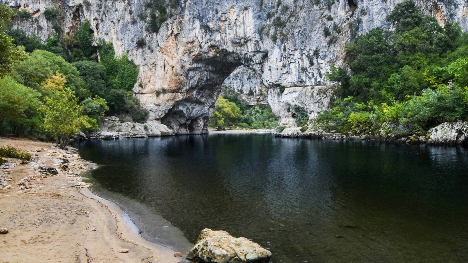 À la découverte des gorges de l'Ardèche en canoë