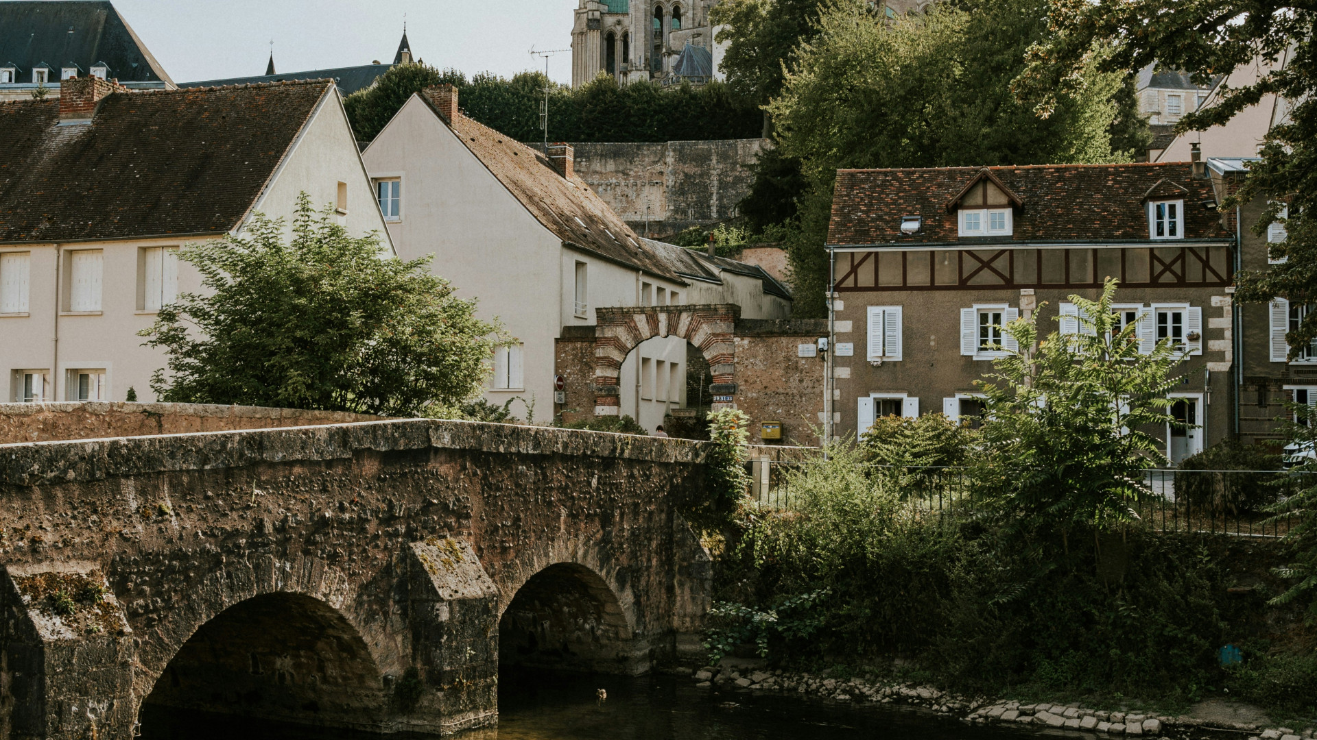 Location Airbnb à Chartres : comment optimiser vos revenus grâce à une conciergerie ?